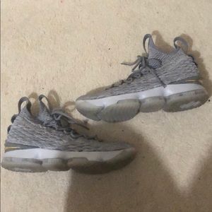 Lebron 15 wolf grey